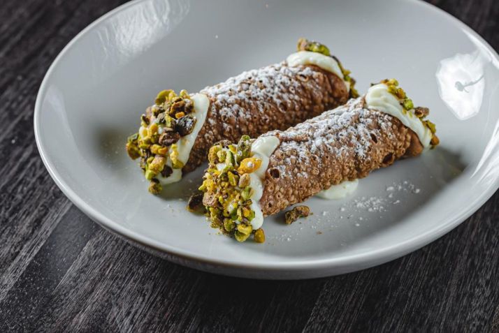 Um clássico no Temperani, de São Paulo: cannoli de ricota com pistache / Divulgação