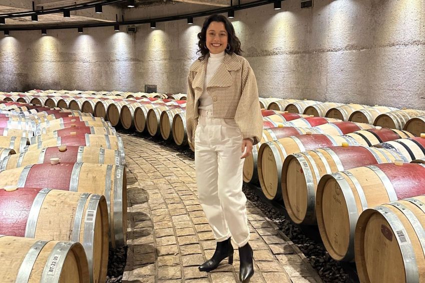 Daniela Filomeno na cave da Catena Zapata, eleita a melhor vinícola do mundo / CNN Viagem & Gastronomia