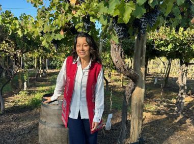 Daniela Filomeno pelos vinhedos de Mendoza