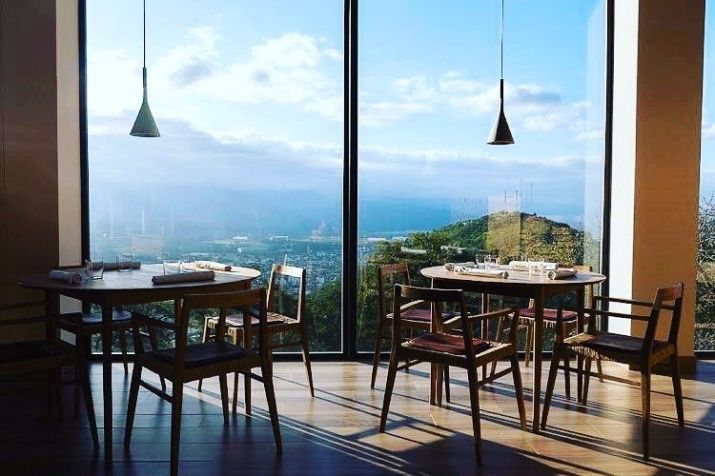 Ambiente do El Baqueano, no Cerro San Bernardo, com vista para Salta / Reprodução/Instagram