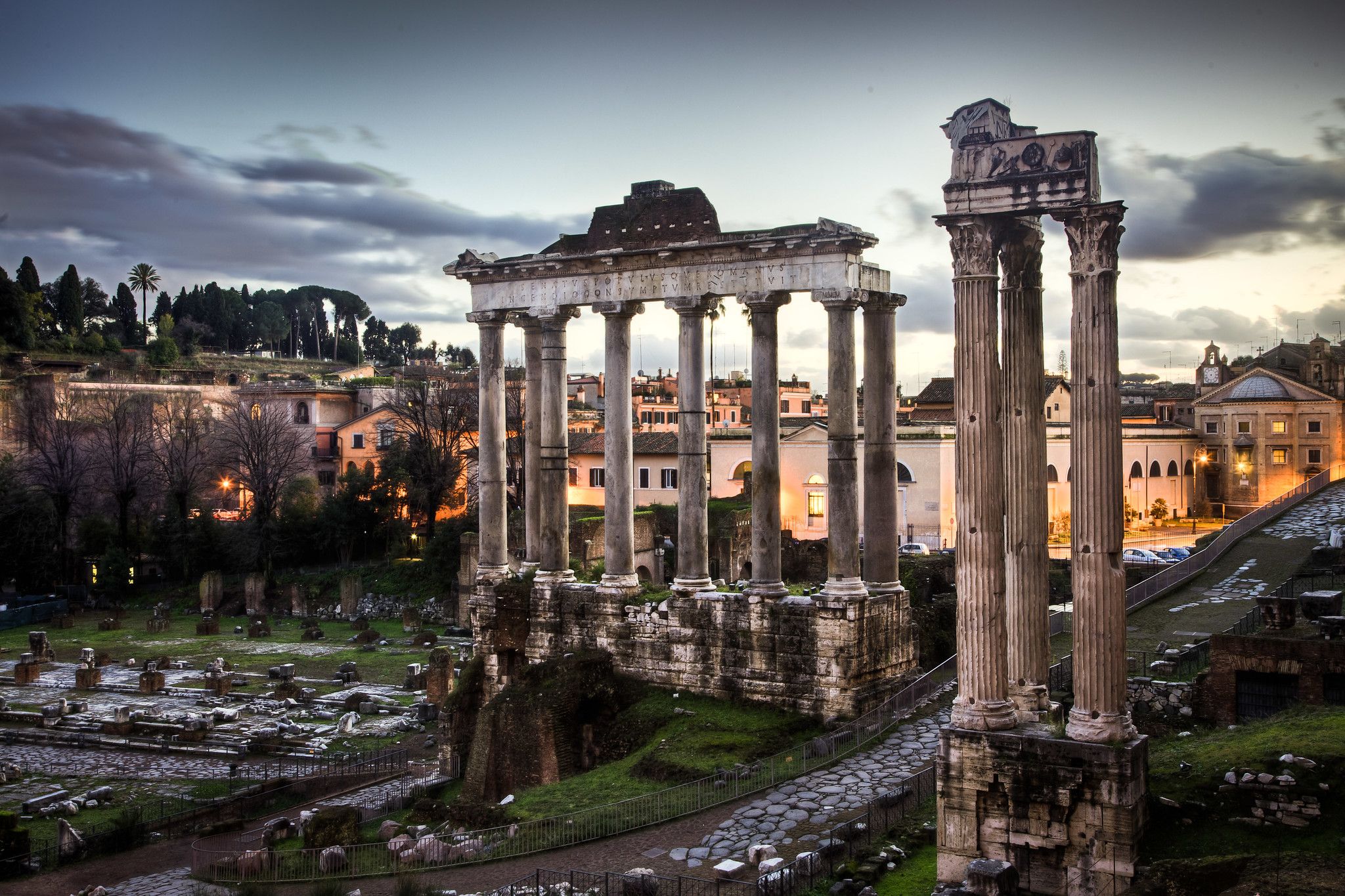 Fórum Romano no pôr do sol, em Roma