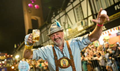Maior Oktoberfest fora da Alemanha começa amanhã em Blumenau com muito chope e mais acessibilidade
