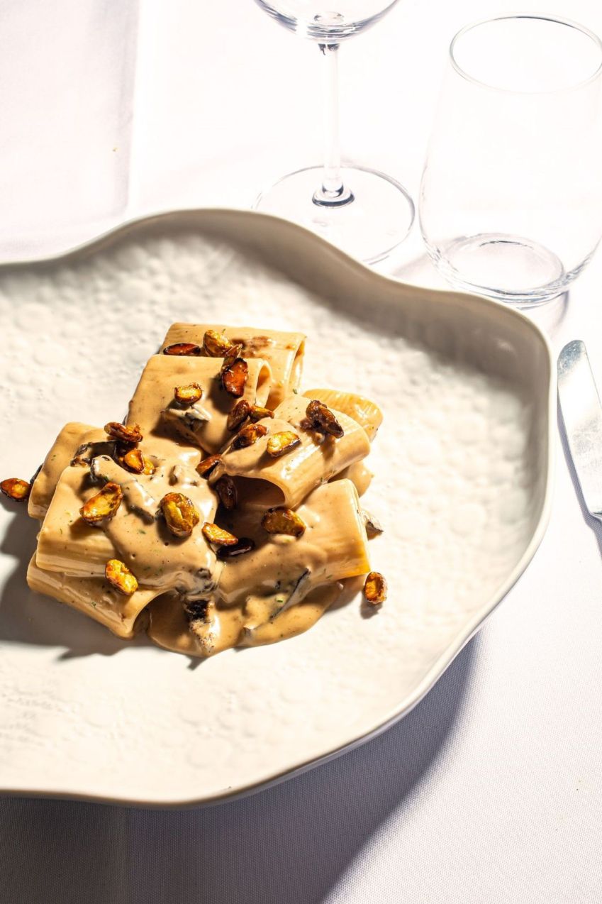 Declaração de amor: à la Marcela, rigatoni com creme de grana padano, funghi e praliné de pistache, preparado pelo chef Marcelo Petrarca, de Brasília, em homenagem à mulher / Divulgação