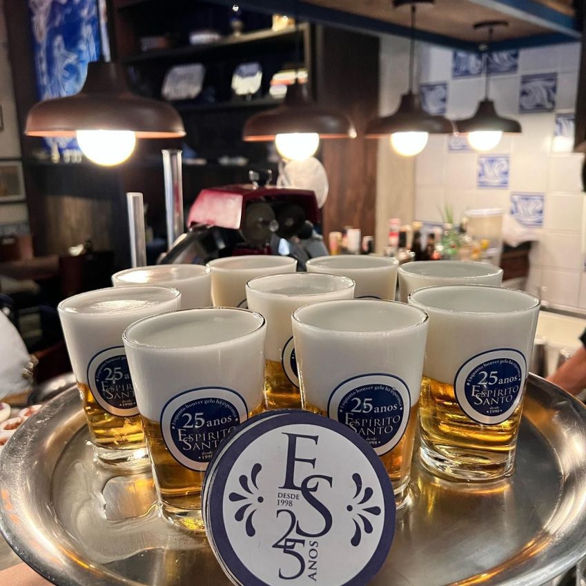 Bar-restaurante português serve iguarias da cozinha portuguesa junto de chopes e drinques / Reprodução Instagram