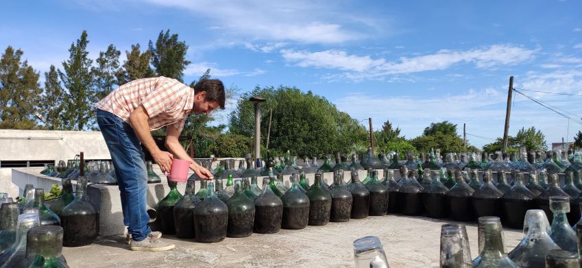 Bodega Nabune é negócio familiar que vende vinhos em garrafões de cinco litros chamados majuanas / Giuliana Nogueira