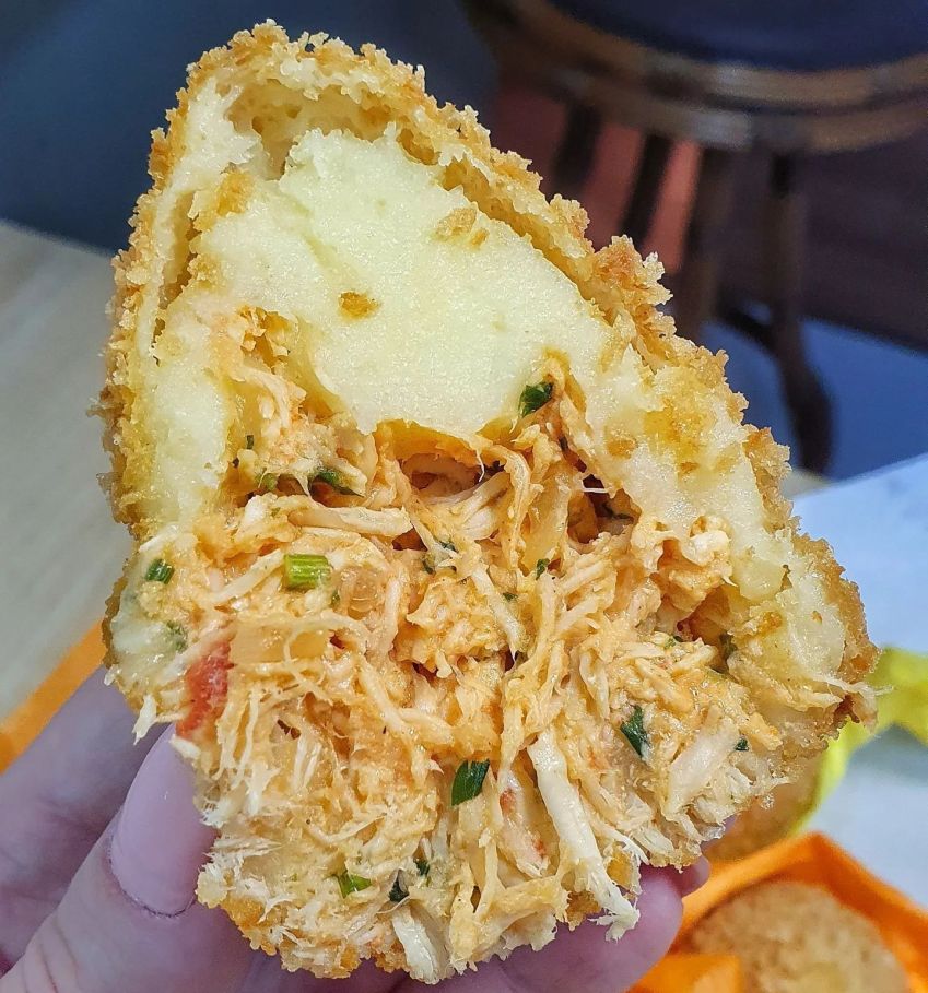 Coxinha do Chris é proveniente de produção artesanal / Caroline Grimm