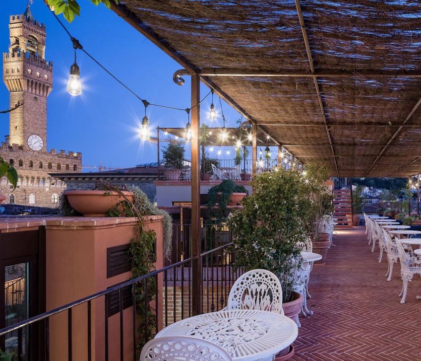 Terraço do Angel Roofbar, com vistas para a paisagem histórica de Florença / Reprodução/Instagram/@angel_roofbar