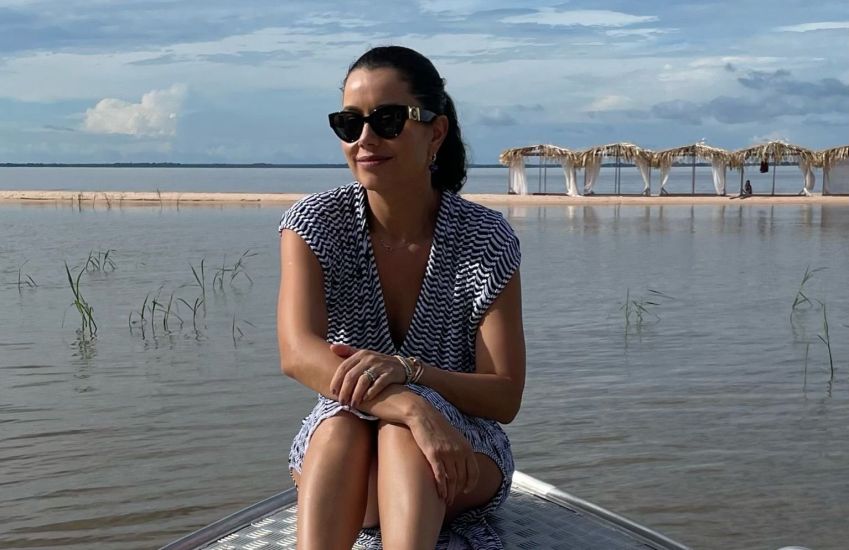 Daniela Filomeno em Alter do Chão; destino tem uma cozinha tapajônica com base nos alimentos do Rio Tapajós / CNN Viagem & Gastronomia