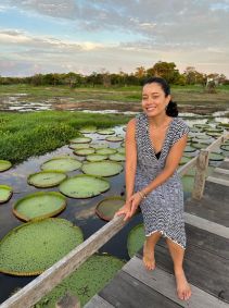 Daniela Filomeno no Jardim Vitória-Régia, no Canal do Jari, braço do Rio Tapajós