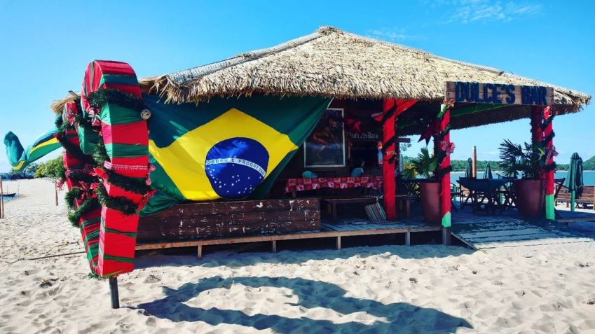 Barraca de praia Dulce's Bar é boa opção de paradinha na Praia do Amor / Reprodução/Instagram/@dulcesbaralter