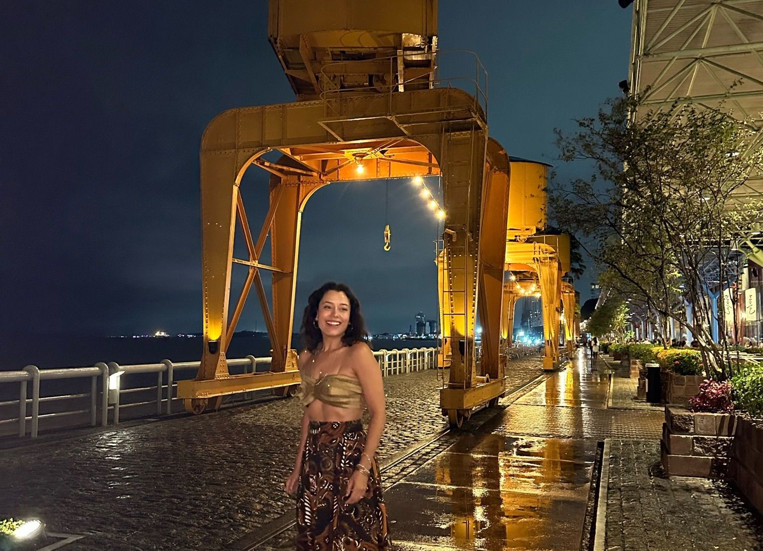 Daniela Filomeno na Estação das Docas, antigo porto renovado que agora reúne delícias gastronômicas / CNN Viagem & Gastronomia