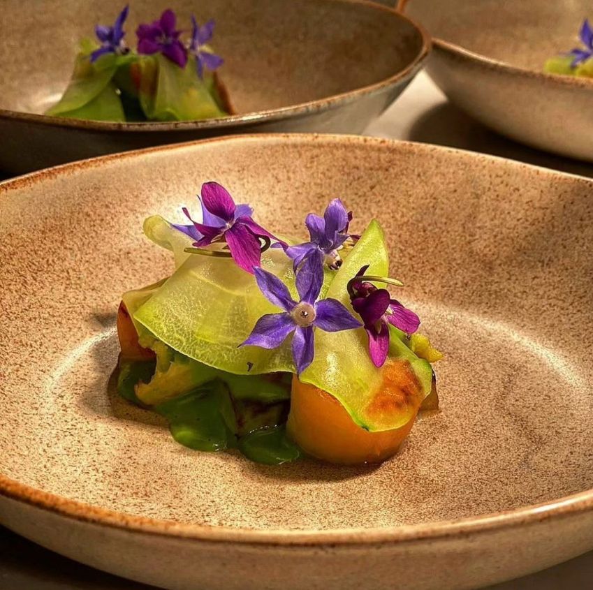Prato do Lasai com chuchu, vieira, romanesco e borago / Reprodução/Instagram/@restaurantelasai