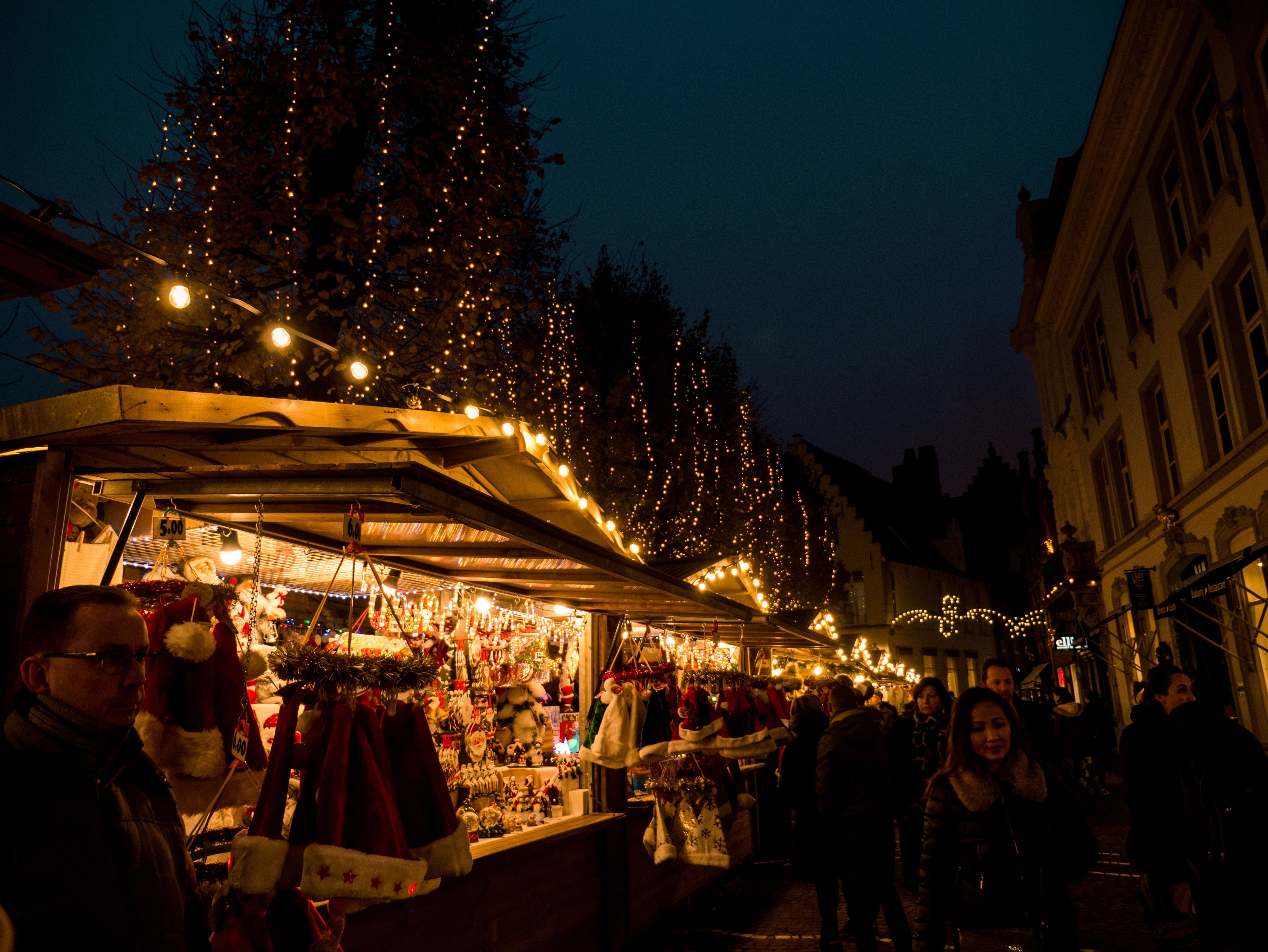 Bélgica é palco do Brussels Winter Wonders, um dos mais extravagantes mercados de Natal / Matt Seymour/ Unsplash