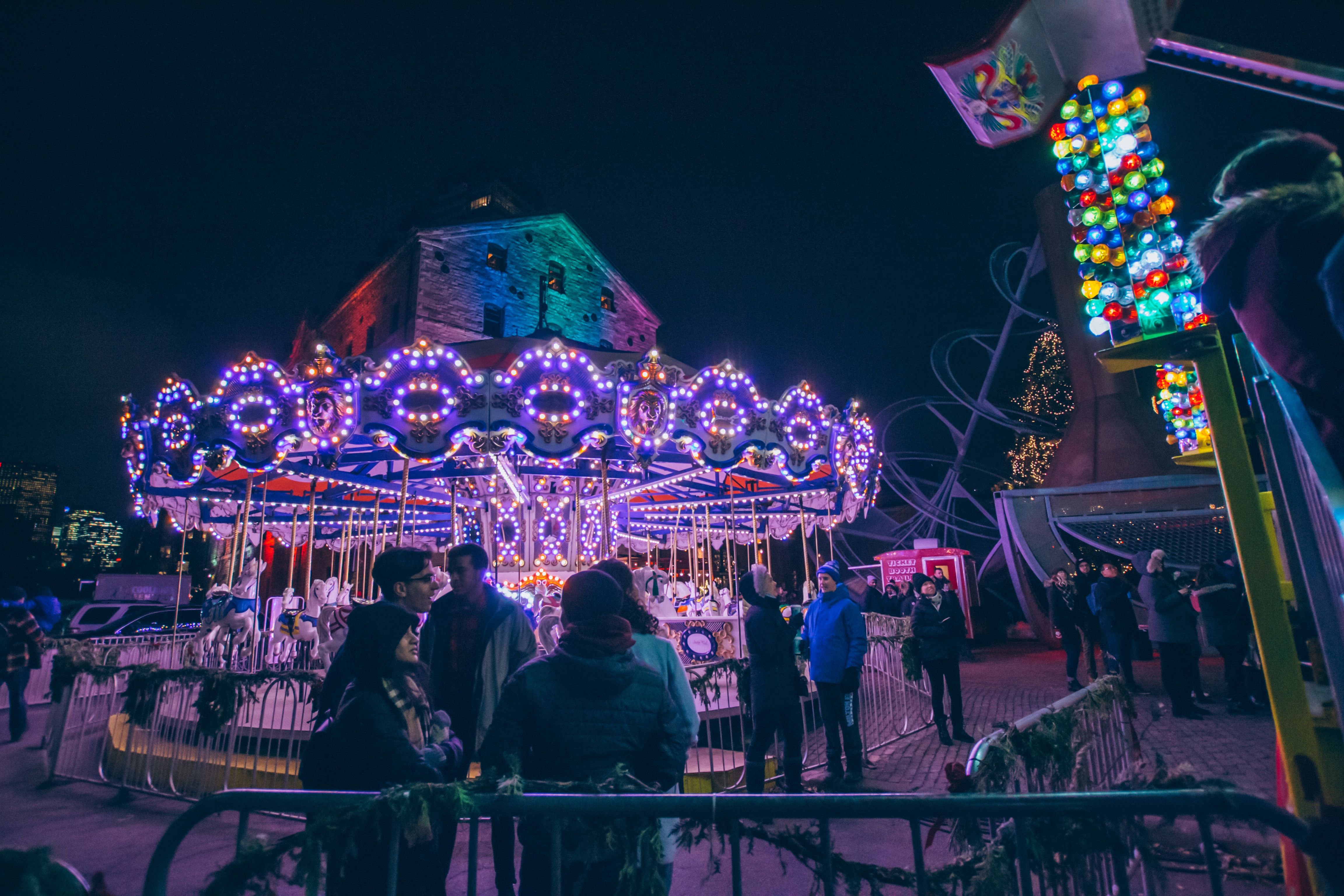 O Distillery Winter Village é um mercado de Natal intimista e charmoso de Toronto / Elyse Turton/ Unsplash