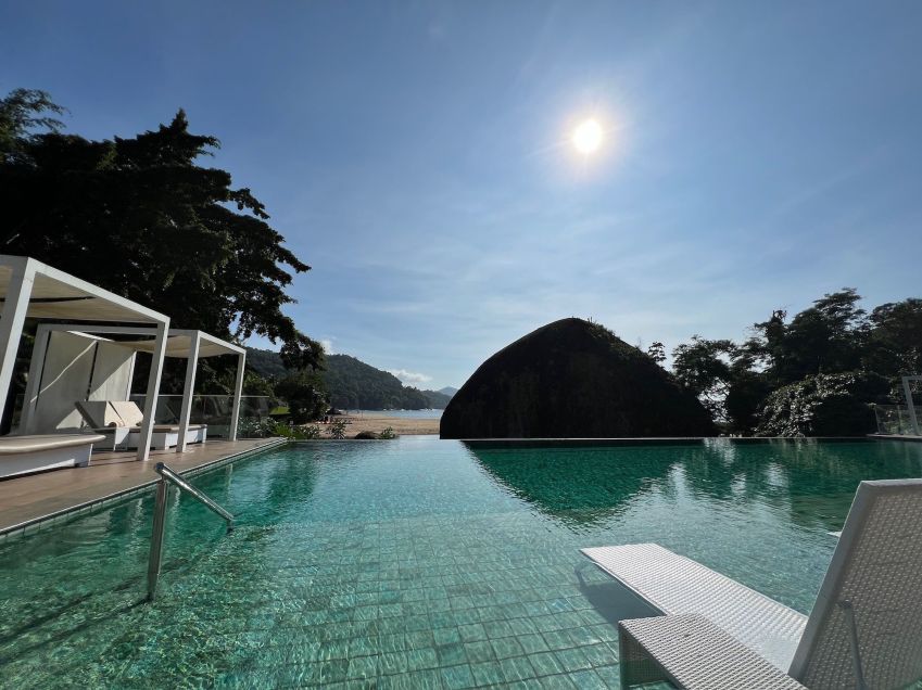 Área da piscina do La Réserve - Club Med Exclusive Collection / Lucas Wilches
