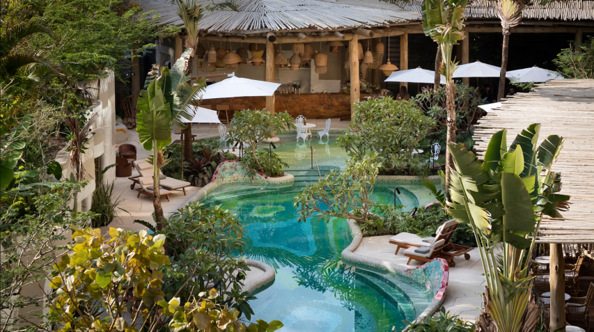 Piscina do Rosewood São Paulo, que recebeu a distinção máxima na avaliação do Guia Michelin • Divulgação/ Rosewood