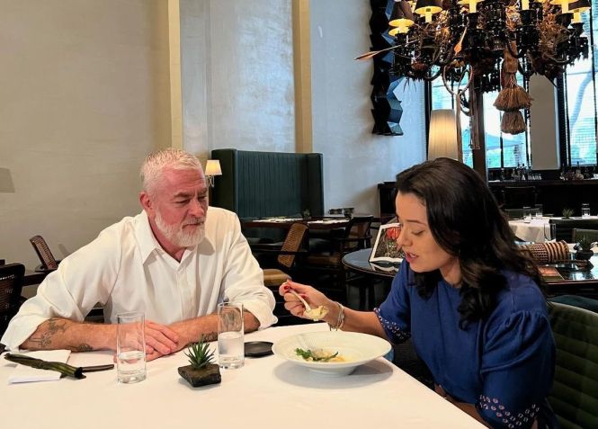 Daniela Filomeno experimenta preparos de Atala no D.O.M.; chef tem apostado em criações com mandioca / CNN Viagem & Gastronomia