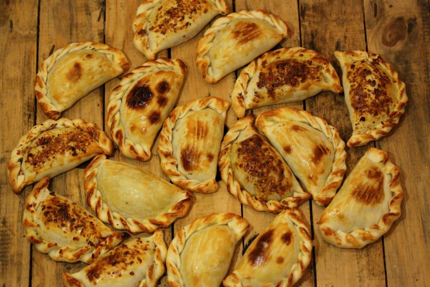 Juanitos é especializado em empanadas. No menu, diferentes sabores, incluindo um especial aos veganos / Divulgação