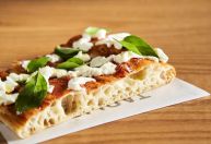 Donos da Fabrique Pães abrem a Taglio, pizzaria estilo romana, também na Santa Cecília