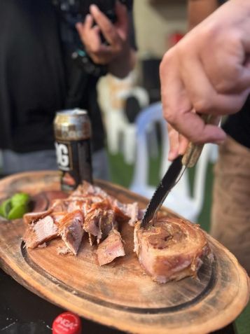 O famoso torresmo de rolo do Quintal do Degas / Divulgação