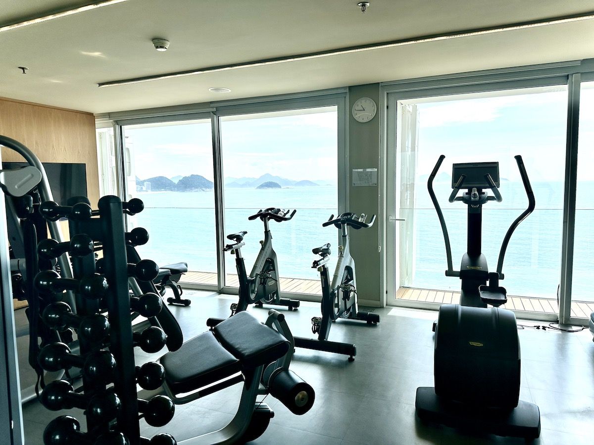 Academia fica no 11º andar e tem vista privilegiada para a Praia de Copacabana / Tina Bini