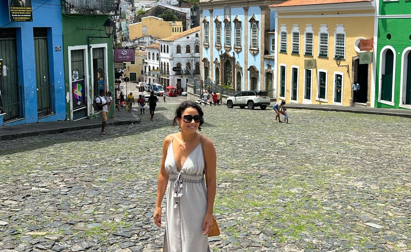 Daniela Filomeno pelas ruas do centro histórico de Salvador