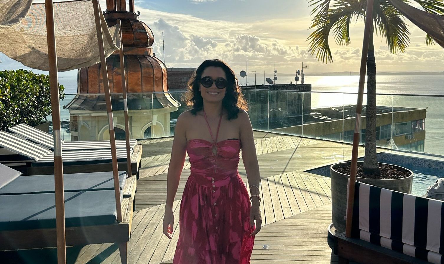 Daniela Filomeno no rooftop do Fera Hotel