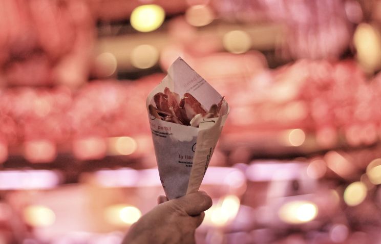 Jamón ibérico sobre pão crocante é uma maravilha / Unsplash