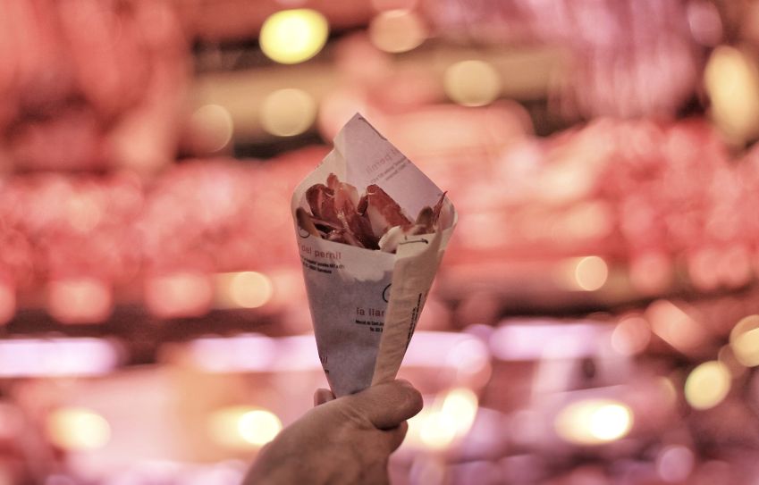 Jamón ibérico sobre pão crocante é uma maravilha / Unsplash