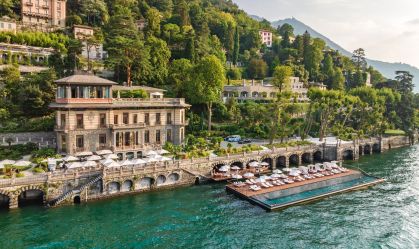Maior piscina flutuante de borda infinita do mundo fica no Lago di Como, na Itália