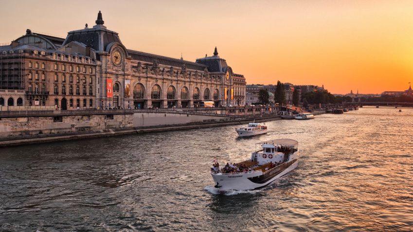 Fachada do Musée d'Orsay, na margem esquerda do rio Sena, em Paris / Joe deSousa