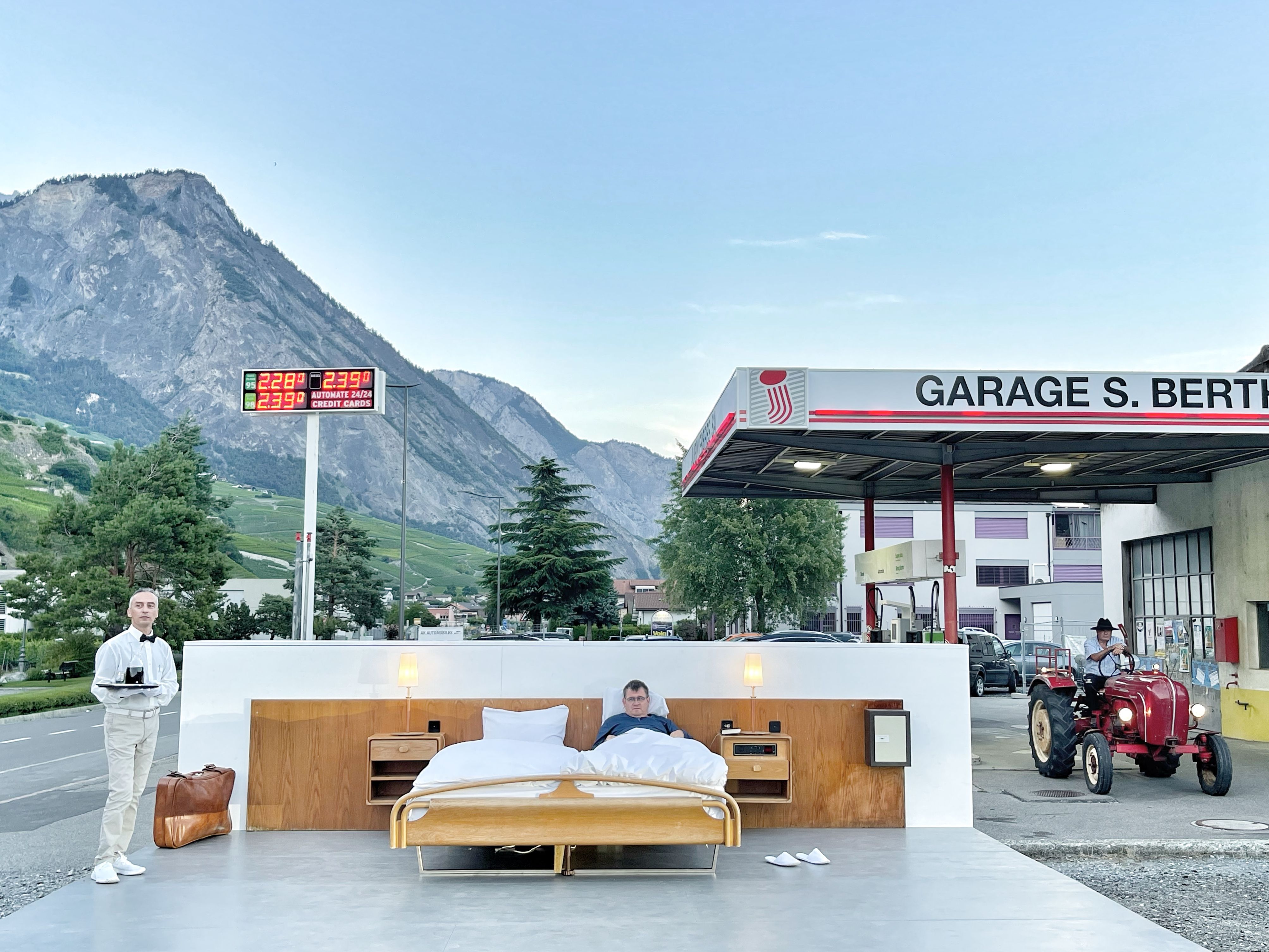 Em 2022, temporada do Null Stern Hotel teve suíte ao lado de um posto de gasolina / Gianlucca Colla