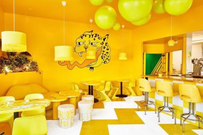 Shuggie's trash pie & natural wine apresenta design maximalista