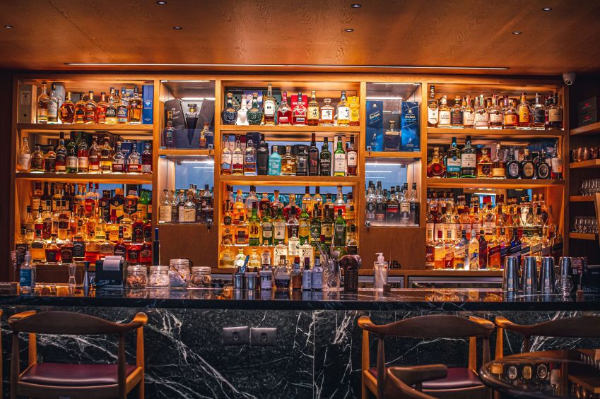 Caledonia, em São Paulo, é um bar especializado em whisky, no bairro de Pinheiros / Divulgação