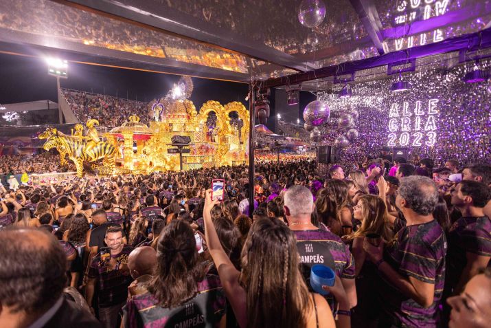 Um dos camarotes mais famosos da Sapucaí, o Allegria terá 8 dias de festa no Carnaval de 2024 / Divulgação