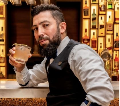 Denis Oliveira é Head Bartender do restaurante Capanema, nos Jardins