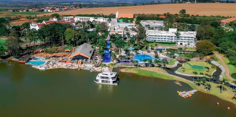 Mavsa ocupa 800 mil m² e possui grande estrutura de lazer, com direito a prainha e locais de aventura • Divulgação