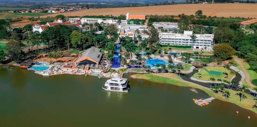 Mavsa ocupa 800 mil m² e possui grande estrutura de lazer, com direito a prainha e locais de aventura • Divulgação