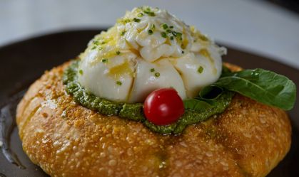 Descubra a diferença entre stracciatella, burrata e outros queijos que conquistaram os menus