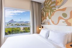 Quarto do B&amp;B Hotel Santos Dumont com vista para Marina da Glória, no RJ