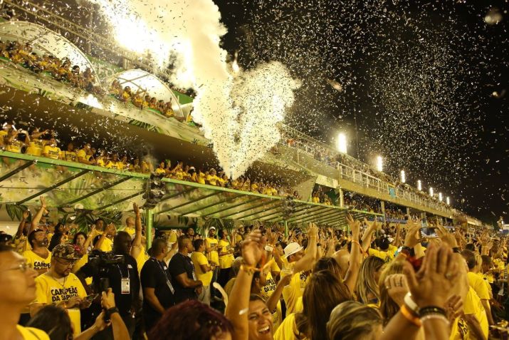 Camarote Folia Tropical faz sucesso há 11 anos na Sapucaí e é conhecido por levar grandes nomes da MPB para sua grade de shows / Divulgação