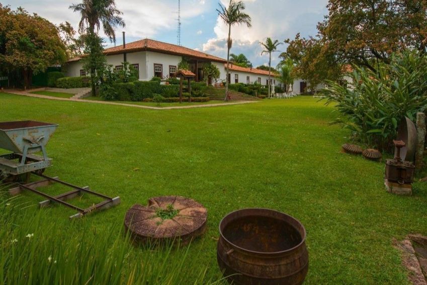 Casa sede da Fazenda Capoava, em Itu, rodeada por mata e lagos / Reprodução/Instagram