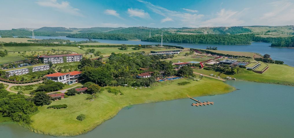 Clara Ibiúna tem estrutura de lazer sofisticada com acesso às águas de represa para esportes e passeios / Divulgação