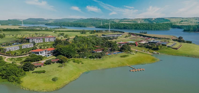 Clara Ibiúna tem estrutura de lazer sofisticada com acesso às águas de represa para esportes e passeios / Divulgação