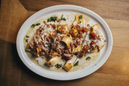 Parpadelle com ragu de linguiça toscana e gorgonzola