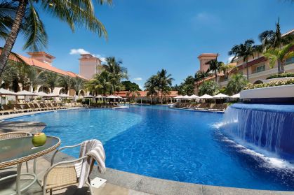 Piscina principal do Royal Palm Plaza, resort em Campinas