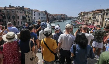 Veneza vai limitar grupos de turistas e proibir alto-falantes