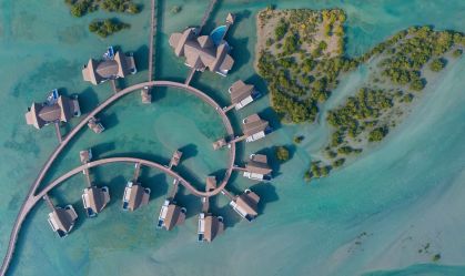 Anantara abre resort com villas na água em península privada nos Emirados Árabes Unidos