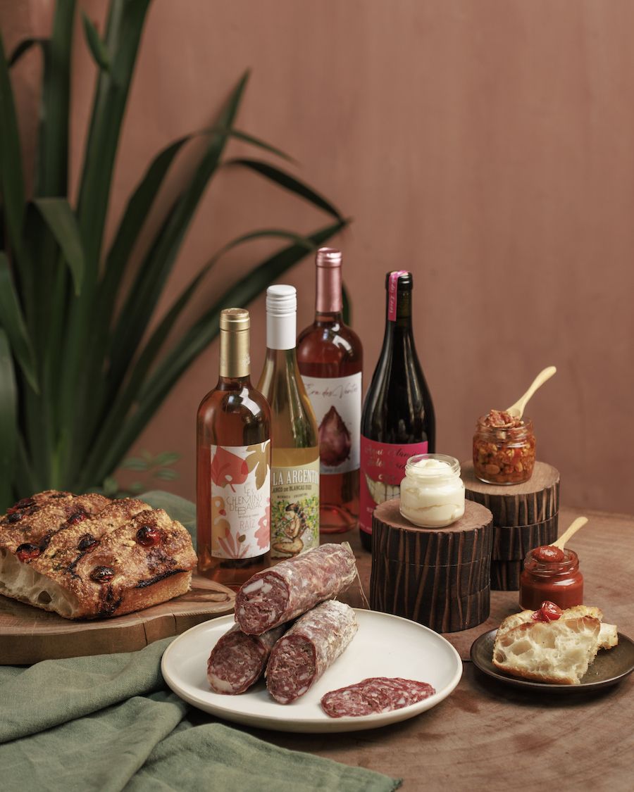 Empório Charco, do chef Tuca Mezzomo, que produz seus próprios embutidos na premiada casa / Julia Rodrigues