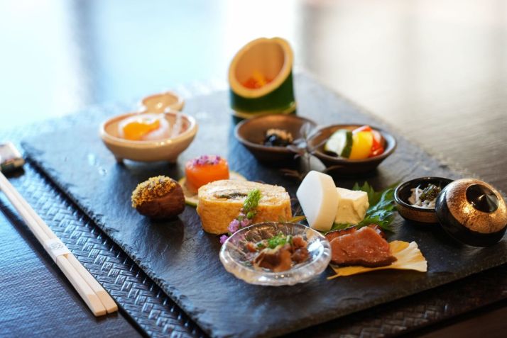 Os visitantes são levados para uma refeição tradicional kaiseki antes de passarem a noite dentro do castelo/ Reprodução/Odawara Guide